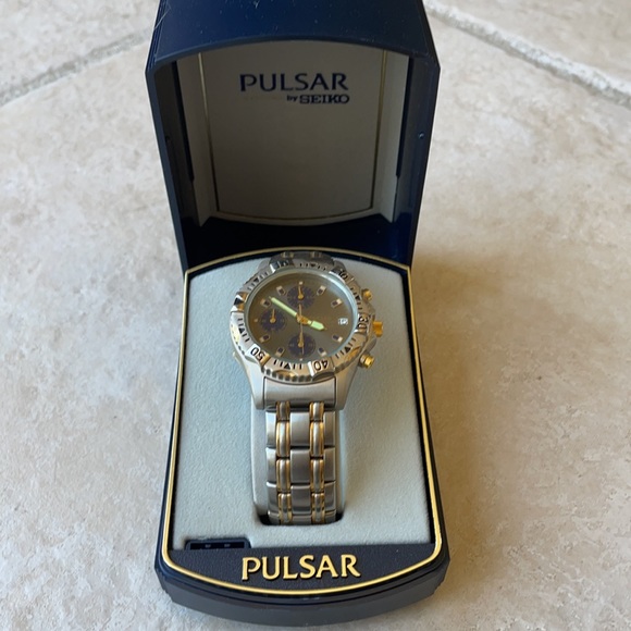 Pulsar Men chronograph watch WR100M TT w/date battery stainless steel - Picture 3 of 8